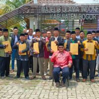 MUI Bogor Serahkan Bantuan 250 Legalitas Yayasan dan Pesantren