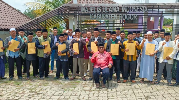 MUI Bogor Serahkan Bantuan 250 Legalitas Yayasan dan Pesantren