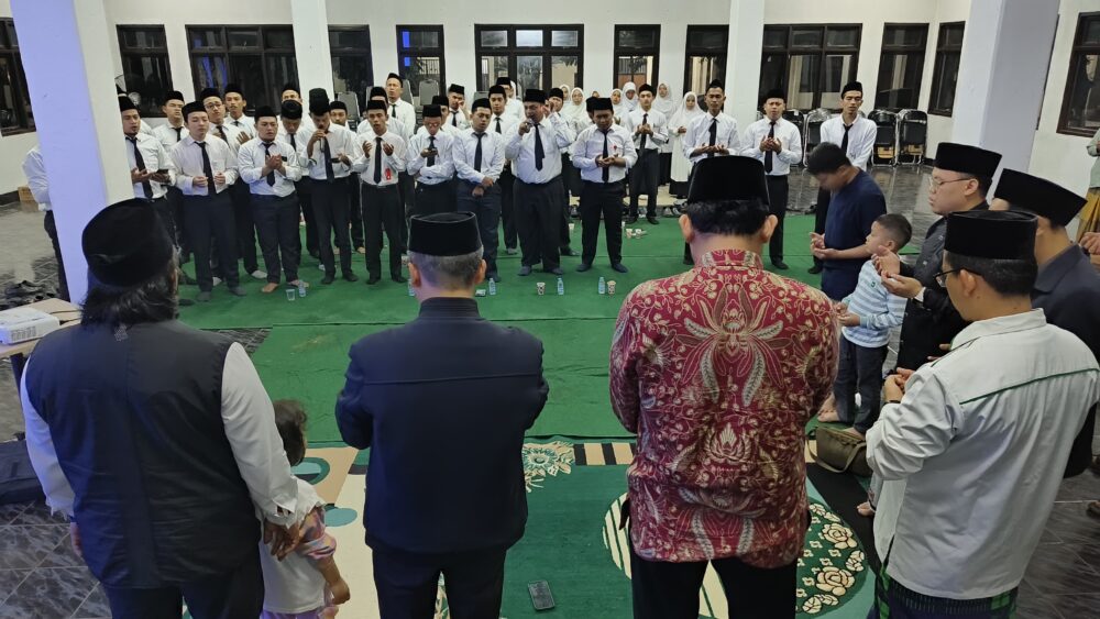 Suasana penutupan perkuliahan PKU 18 Diiringi Pembacaan Maulid Nabi Muhammad SAW.