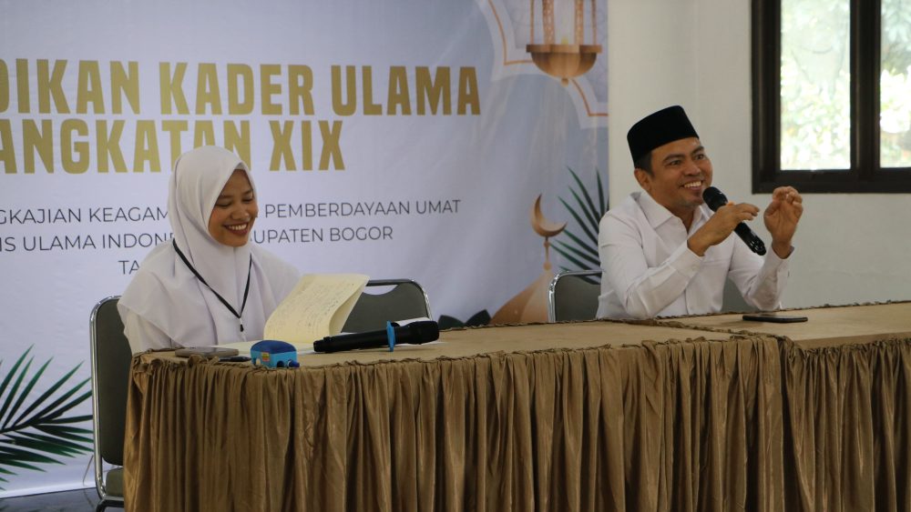 Pimpinan BAZNAS RI, KH. Achmad Sudrajat, Lc., MA., Menjadi Narasumber Pendidikan Kader Ulama (PKU) Angkatan XIX MUI Kabupaten Bogor. Foto: Tim Digital MUI Kab. Bogor