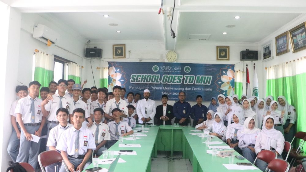 Foto bersama siswa-siswi SMK Mekanik Cibinong setelah mengikuti kegiatan SGTM. Foto: Tim Digital MUI Kab. Bogor
