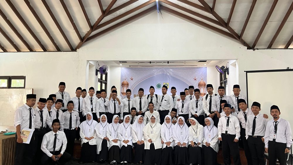 Puad Hasan, MA., foto bersama peserta PKU 19. Foto: Tim Digital MUI Kab. Bogor