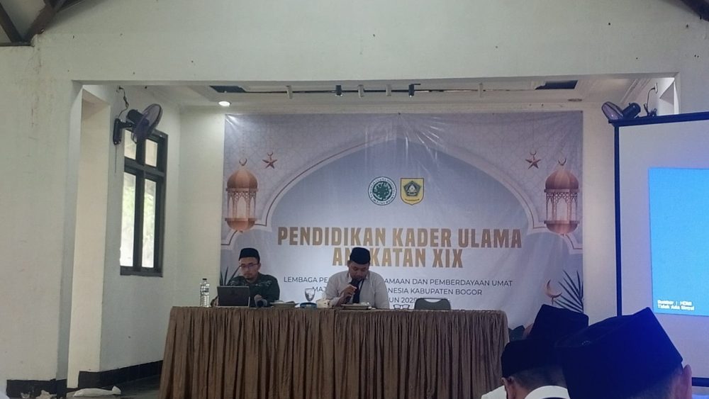 Sekretaris Komisi Fatwa MUI Kabupaten Bogor, Gus Wafi saat menjadi narasumber PKU Angkatan XIX. Foto: Istimewa