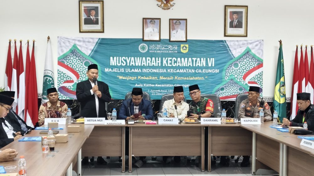 MUSCAM VI MUI Kecamatan Cileungsi menetapkan kembali KH. Ahmad Sarta Firdaus, M.Pd., Sebagai Ketua untuk Masa Khidmat 2025-2030. Foto: Tim MUI Online