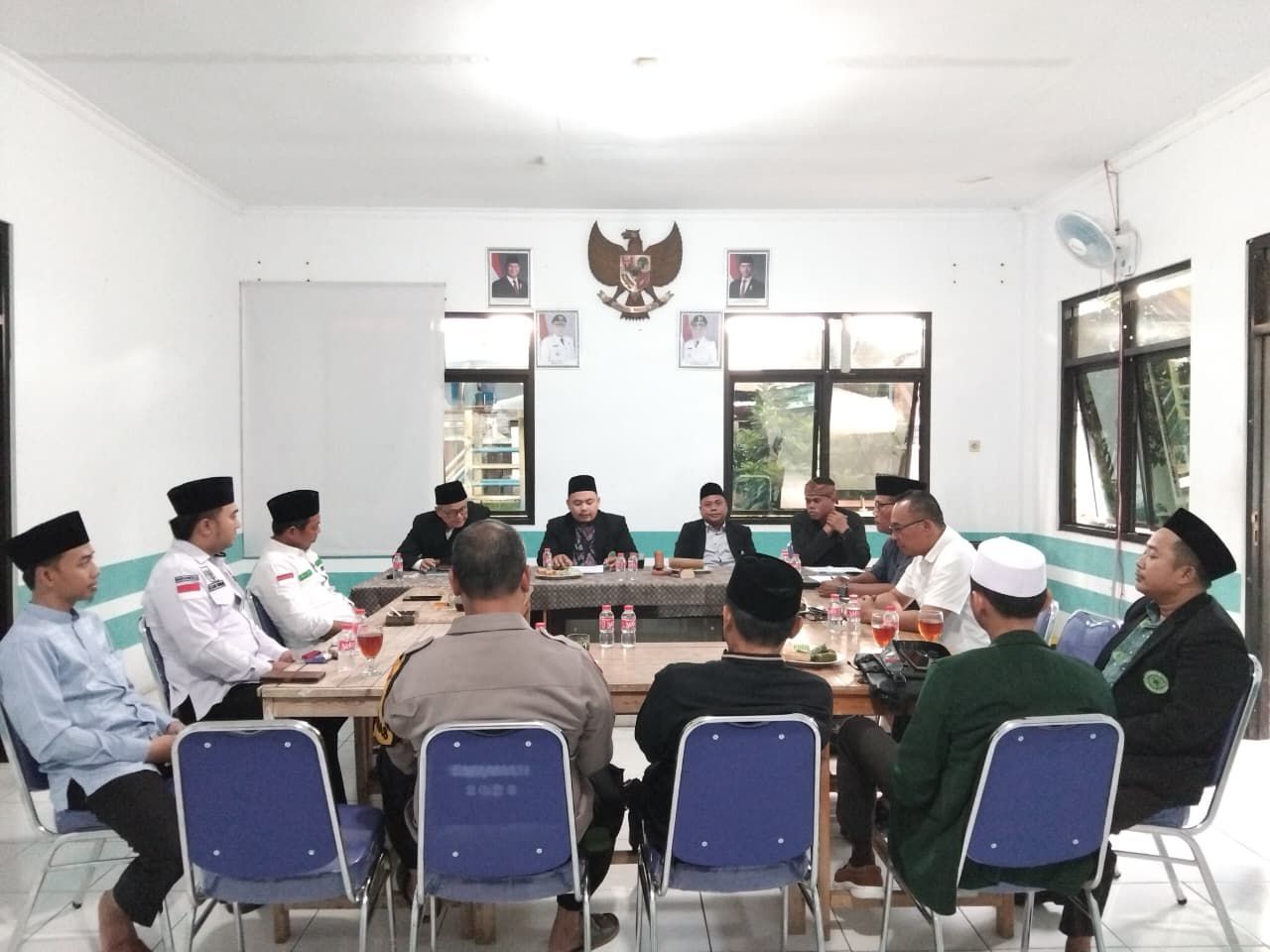 Suasana rapat tim formatur MUI Keluarahan Sukahati. Foto : Istimewa 