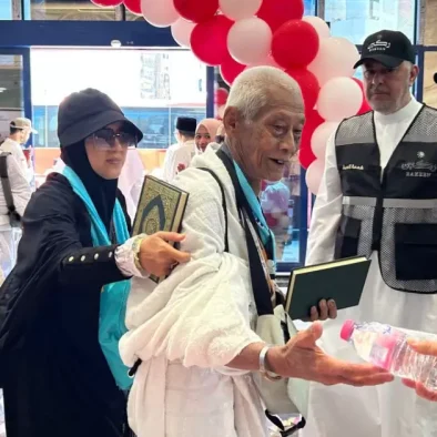 Tangis Bahagia Iringi Langkah Jamaah Haji Indonesia Perdana Tiba di Makkah